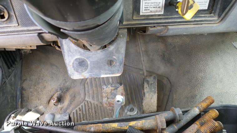 image for item L3146 1998 Ford F700 dump flatbed truck