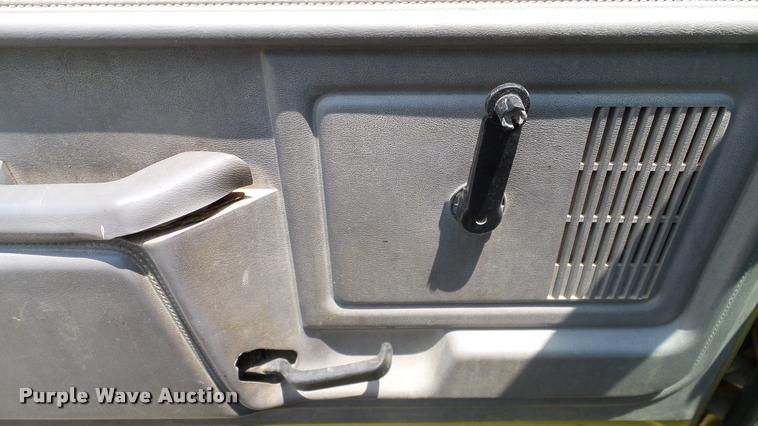 image for item L3146 1998 Ford F700 dump flatbed truck