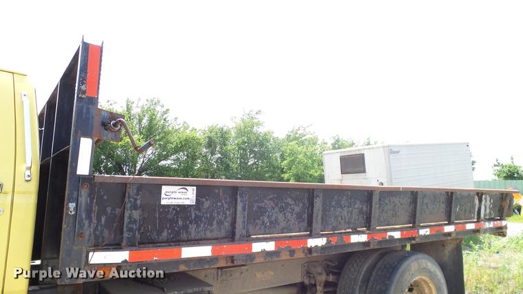image for item L3146 1998 Ford F700 dump flatbed truck