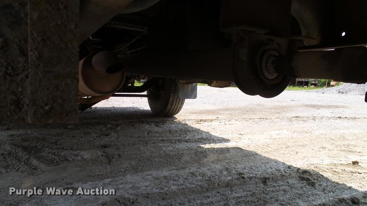 image for item L3146 1998 Ford F700 dump flatbed truck