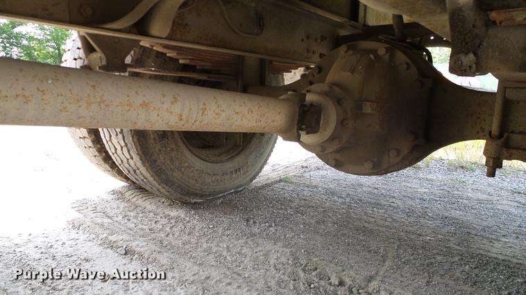 image for item L3146 1998 Ford F700 dump flatbed truck