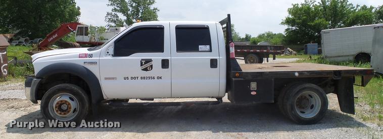 image for item L3147 2007 Ford F450 Super Duty Crew Cab flatbed truck