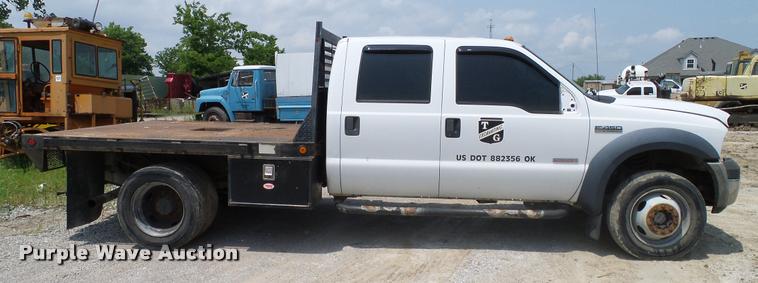 image for item L3147 2007 Ford F450 Super Duty Crew Cab flatbed truck