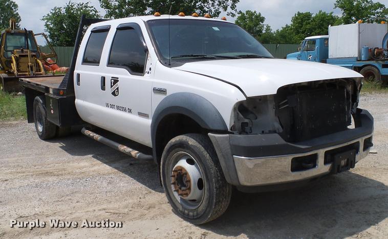 image for item L3147 2007 Ford F450 Super Duty Crew Cab flatbed truck