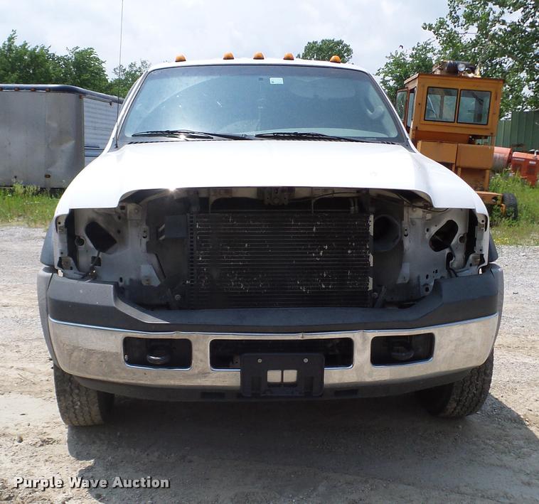 image for item L3147 2007 Ford F450 Super Duty Crew Cab flatbed truck