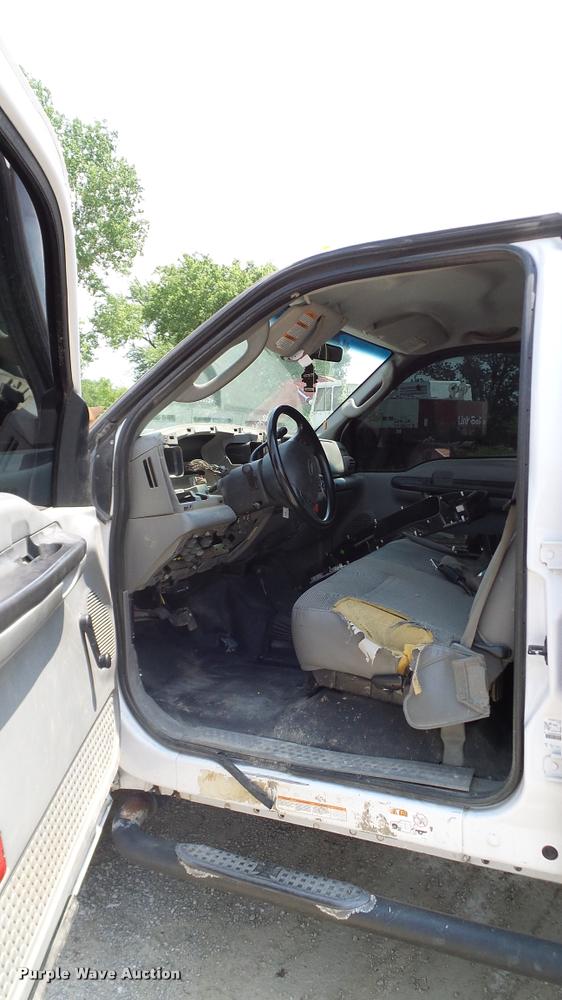 image for item L3147 2007 Ford F450 Super Duty Crew Cab flatbed truck