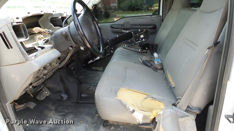 image for item L3147 2007 Ford F450 Super Duty Crew Cab flatbed truck