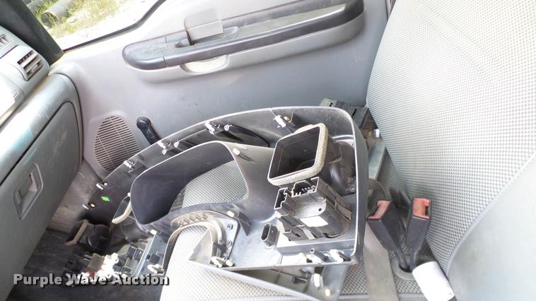 image for item L3147 2007 Ford F450 Super Duty Crew Cab flatbed truck