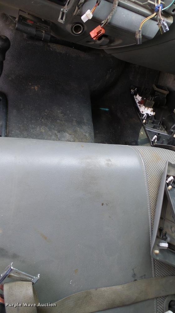 image for item L3147 2007 Ford F450 Super Duty Crew Cab flatbed truck