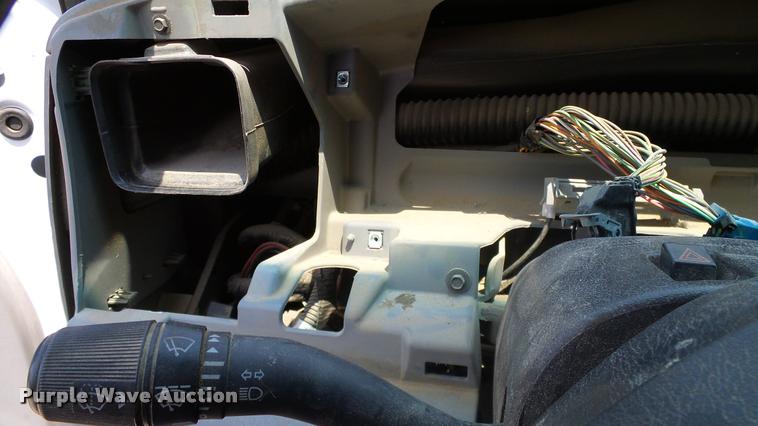 image for item L3147 2007 Ford F450 Super Duty Crew Cab flatbed truck