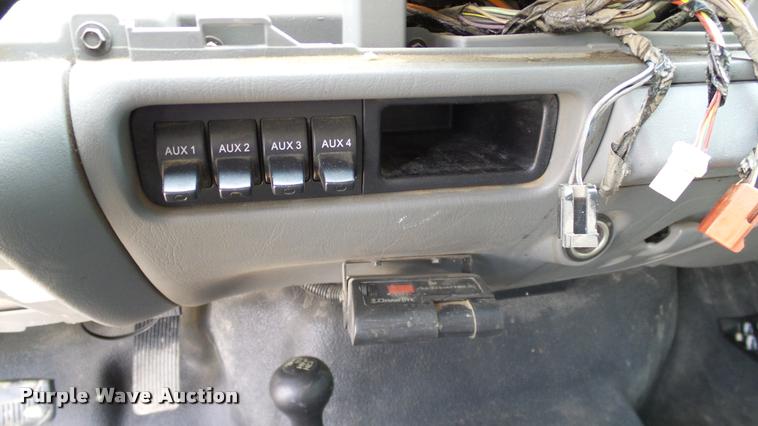 image for item L3147 2007 Ford F450 Super Duty Crew Cab flatbed truck