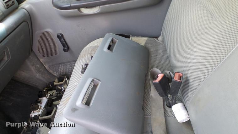 image for item L3147 2007 Ford F450 Super Duty Crew Cab flatbed truck