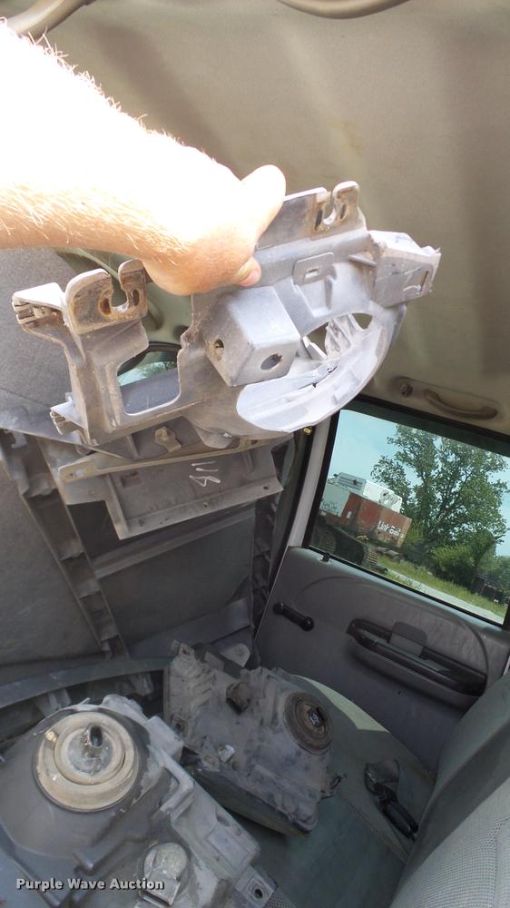 image for item L3147 2007 Ford F450 Super Duty Crew Cab flatbed truck