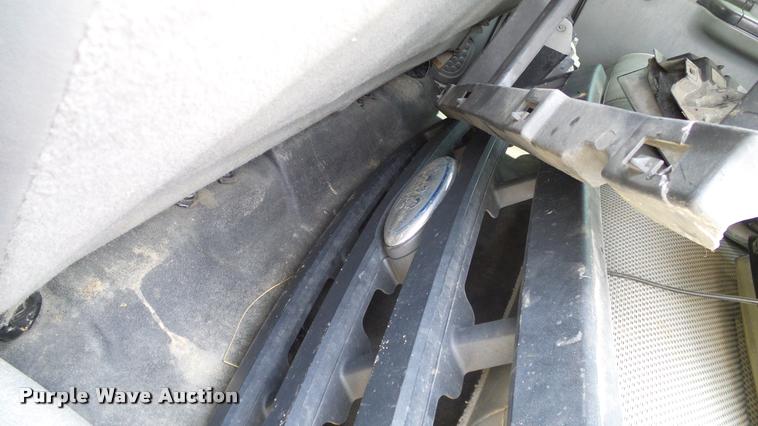 image for item L3147 2007 Ford F450 Super Duty Crew Cab flatbed truck