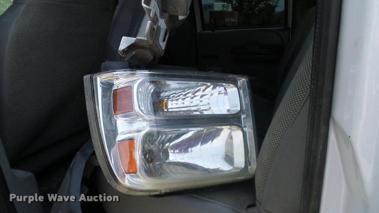 image for item L3147 2007 Ford F450 Super Duty Crew Cab flatbed truck