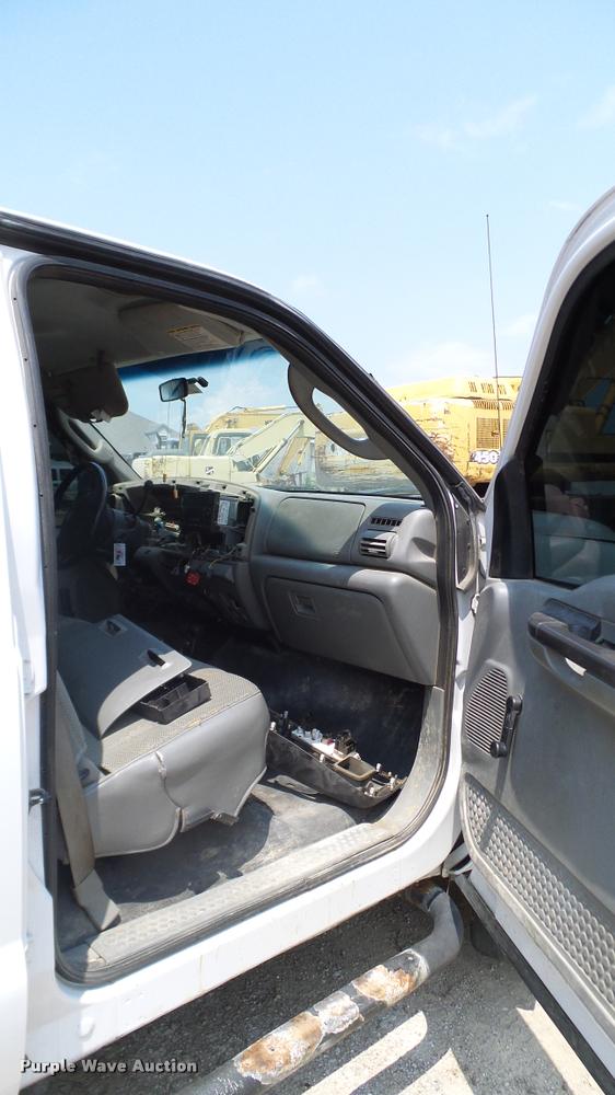 image for item L3147 2007 Ford F450 Super Duty Crew Cab flatbed truck