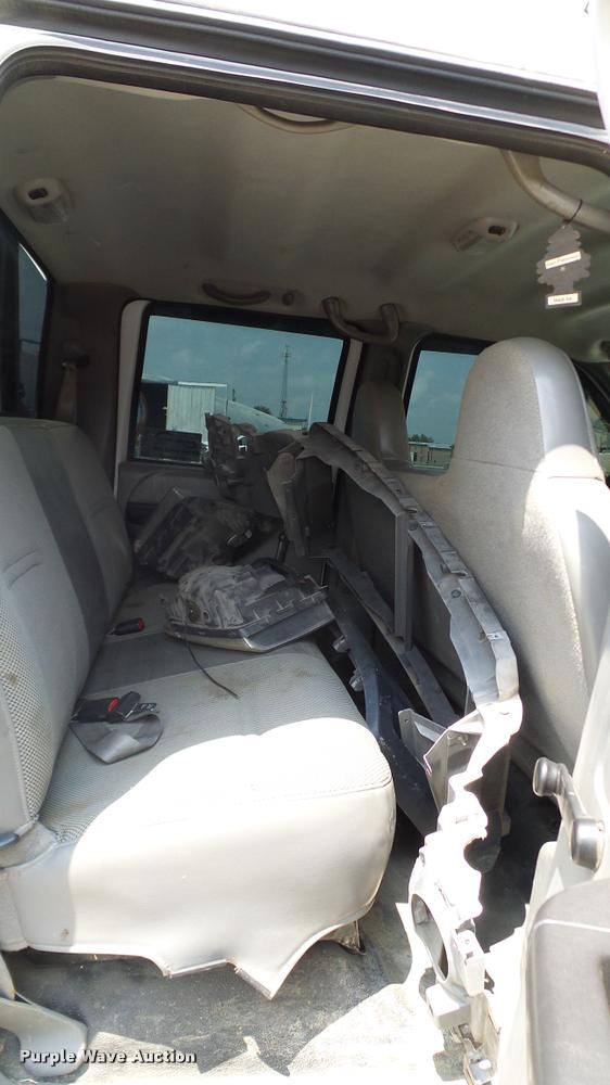 image for item L3147 2007 Ford F450 Super Duty Crew Cab flatbed truck