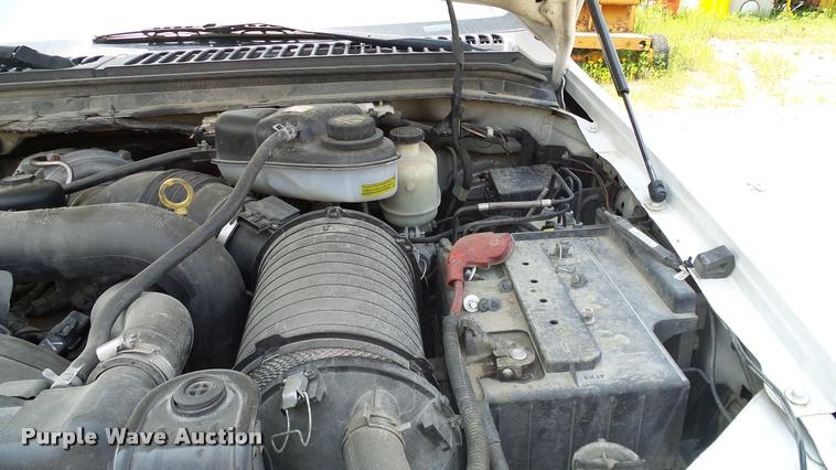 image for item L3147 2007 Ford F450 Super Duty Crew Cab flatbed truck