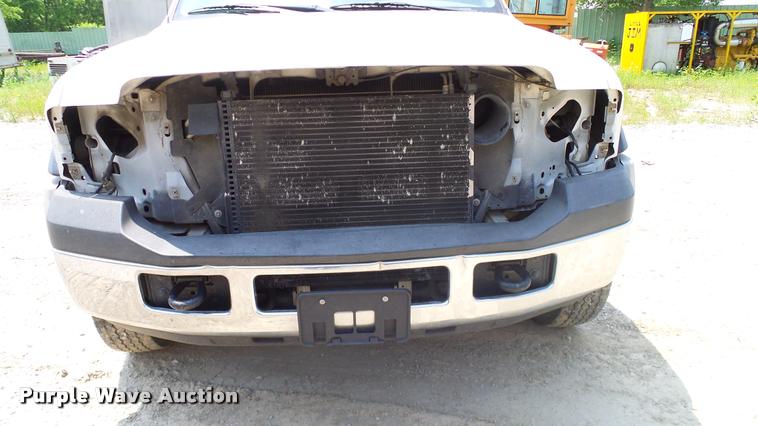 image for item L3147 2007 Ford F450 Super Duty Crew Cab flatbed truck