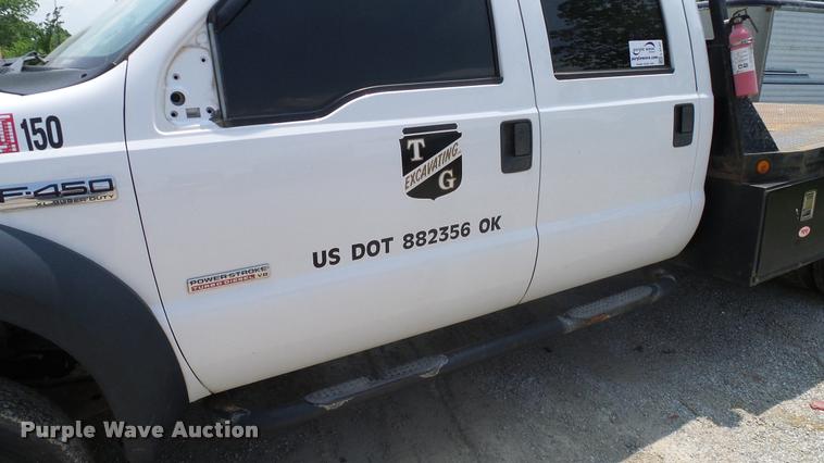 image for item L3147 2007 Ford F450 Super Duty Crew Cab flatbed truck