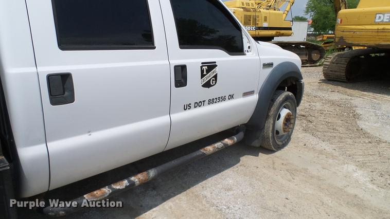 image for item L3147 2007 Ford F450 Super Duty Crew Cab flatbed truck