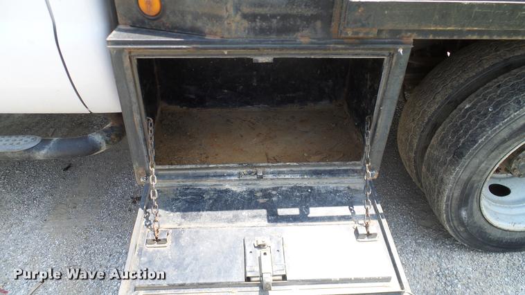 image for item L3147 2007 Ford F450 Super Duty Crew Cab flatbed truck