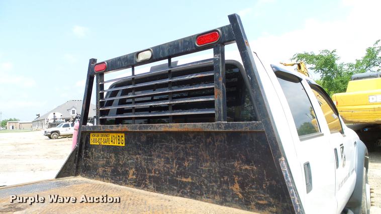 image for item L3147 2007 Ford F450 Super Duty Crew Cab flatbed truck