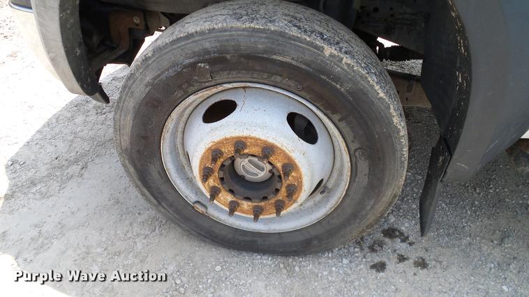 image for item L3147 2007 Ford F450 Super Duty Crew Cab flatbed truck