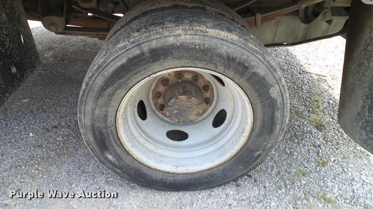 image for item L3147 2007 Ford F450 Super Duty Crew Cab flatbed truck