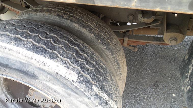 image for item L3147 2007 Ford F450 Super Duty Crew Cab flatbed truck