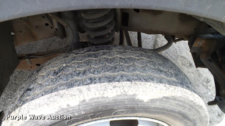 image for item L3147 2007 Ford F450 Super Duty Crew Cab flatbed truck