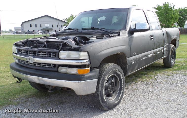 image for item L3149 2002 Chevrolet Silverado 1500 Ext. Cab pickup truck