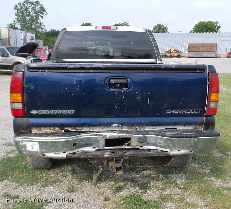 image for item L3149 2002 Chevrolet Silverado 1500 Ext. Cab pickup truck