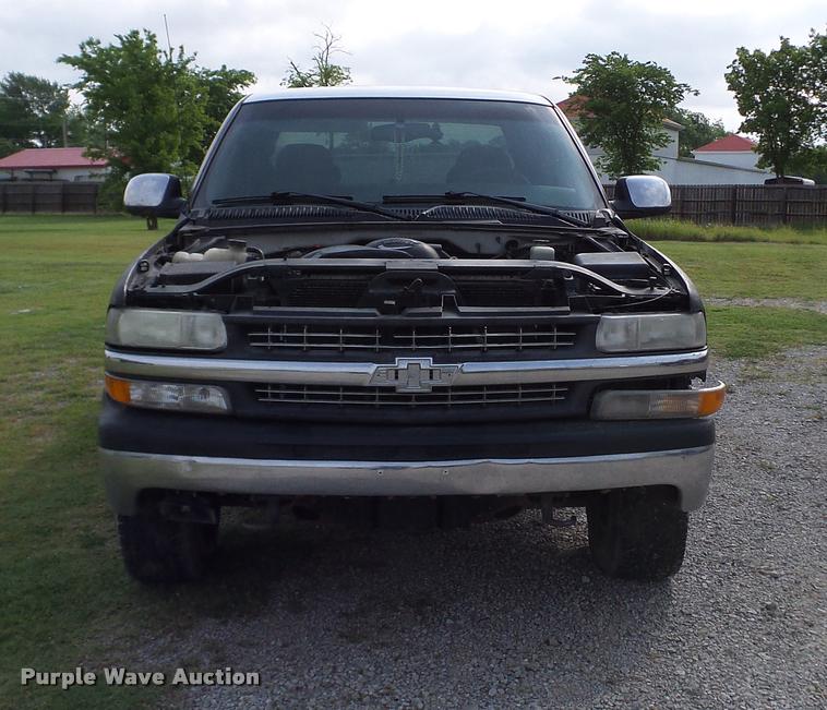image for item L3149 2002 Chevrolet Silverado 1500 Ext. Cab pickup truck