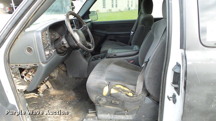 image for item L3149 2002 Chevrolet Silverado 1500 Ext. Cab pickup truck