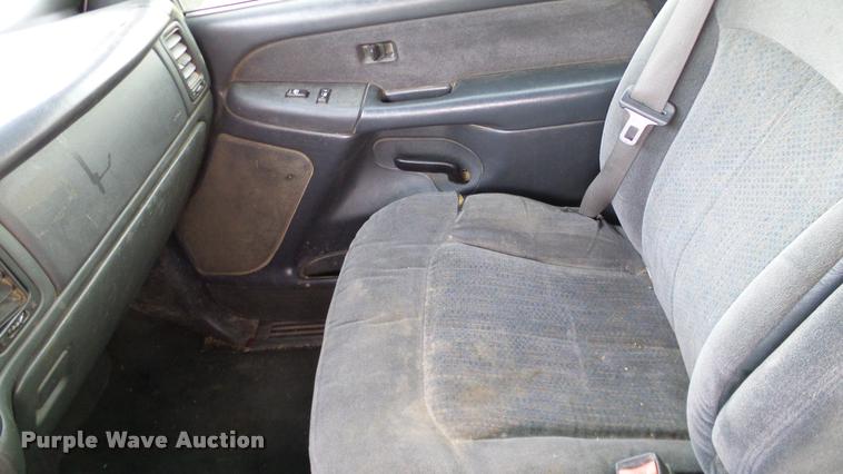 image for item L3149 2002 Chevrolet Silverado 1500 Ext. Cab pickup truck