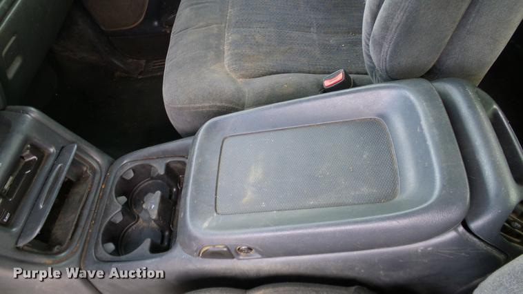 image for item L3149 2002 Chevrolet Silverado 1500 Ext. Cab pickup truck