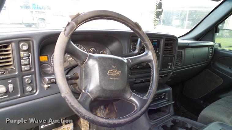 image for item L3149 2002 Chevrolet Silverado 1500 Ext. Cab pickup truck