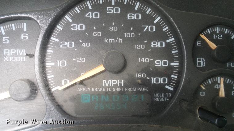 image for item L3149 2002 Chevrolet Silverado 1500 Ext. Cab pickup truck