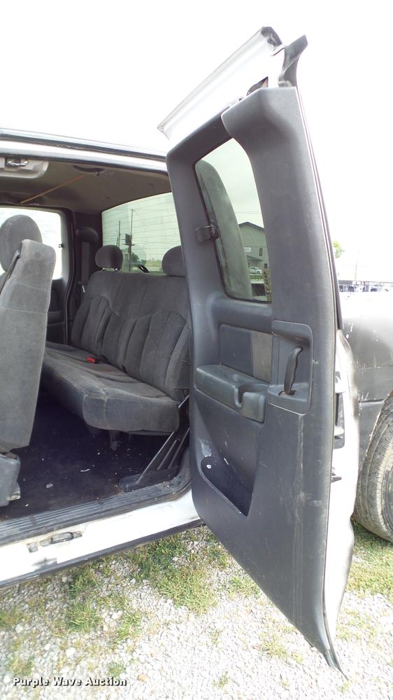 image for item L3149 2002 Chevrolet Silverado 1500 Ext. Cab pickup truck