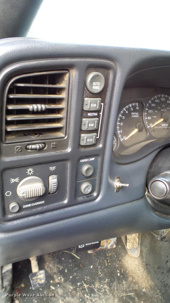 image for item L3149 2002 Chevrolet Silverado 1500 Ext. Cab pickup truck