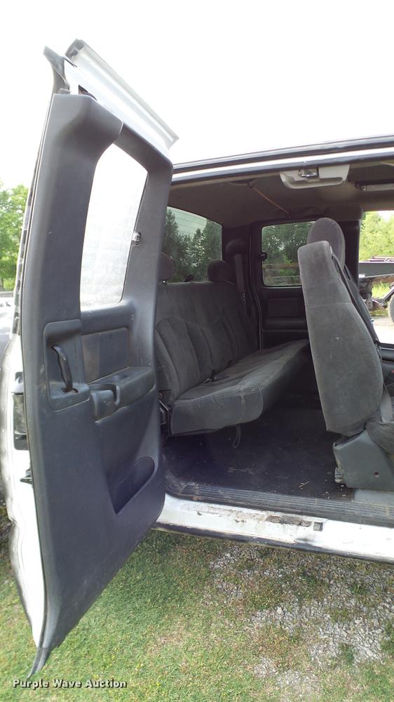 image for item L3149 2002 Chevrolet Silverado 1500 Ext. Cab pickup truck