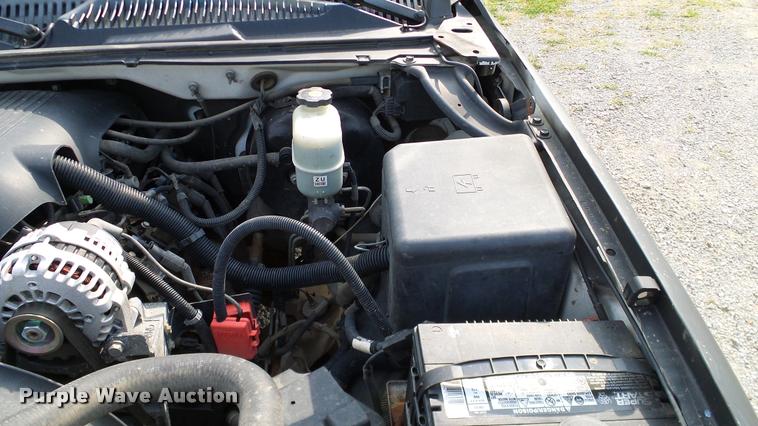 image for item L3149 2002 Chevrolet Silverado 1500 Ext. Cab pickup truck