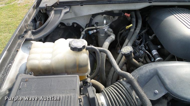 image for item L3149 2002 Chevrolet Silverado 1500 Ext. Cab pickup truck