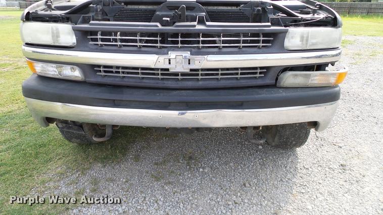 image for item L3149 2002 Chevrolet Silverado 1500 Ext. Cab pickup truck