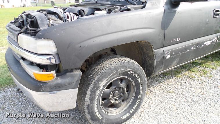 image for item L3149 2002 Chevrolet Silverado 1500 Ext. Cab pickup truck