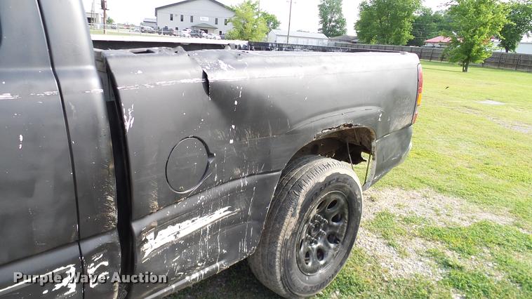image for item L3149 2002 Chevrolet Silverado 1500 Ext. Cab pickup truck