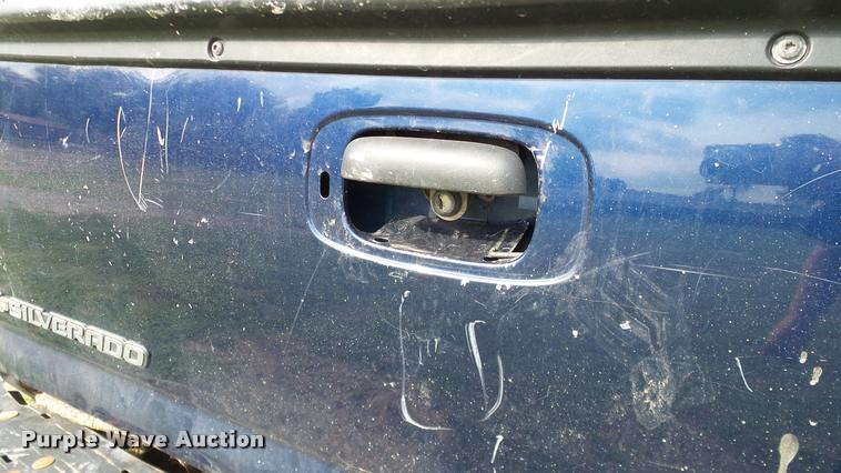 image for item L3149 2002 Chevrolet Silverado 1500 Ext. Cab pickup truck