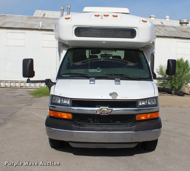 image for item L4992 2010 Chevrolet Express G4500 shuttle bus