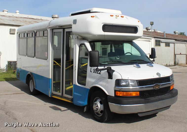 image for item L4992 2010 Chevrolet Express G4500 shuttle bus
